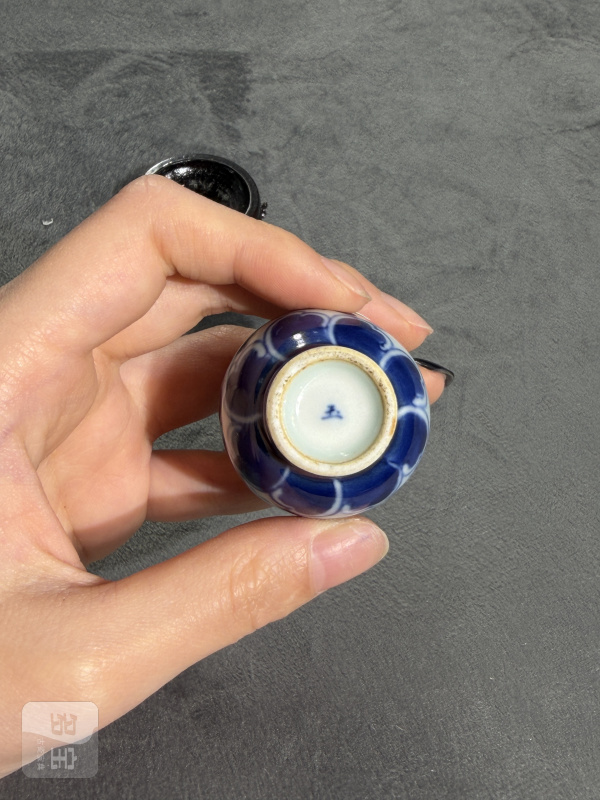 清早期青花缠枝莲纹小水盂（带木座） - 图6